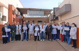 Médicos se adhieren a la huelga nacional en el Hospital Regional de Villarrica.