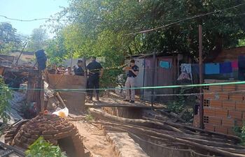 Un hombre murió tras caer de un puente en la ciudad de San Antonio. La víctima estaba en estado etílico, según el reporte policial.