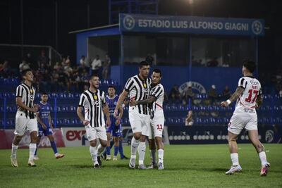 El festejo de los jugadores de Libertad tras el gol de Oscar Cardozo