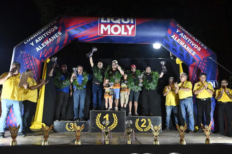 Alberto Frontera con Nelson Kahn (p) lideran el podio de la Clase RC3 16V.