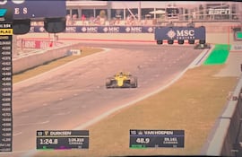 Momento exacto de la vuelta que le dió el segundo mejor registro de la qualy al piloto paraguayo Joshua Duerksen.