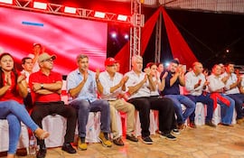 Mario Abdo Benítez (c) y Arnoldo Wiens presentaron precandidaturas en Tavaí, Caazapá.