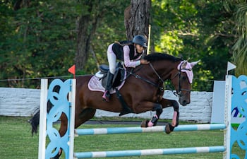 Grace Kelly Hicks saltará con Margarita en la categoría 1.00 metro, en la jornada que se realizará en el Rakiura, este sábado y domingo.