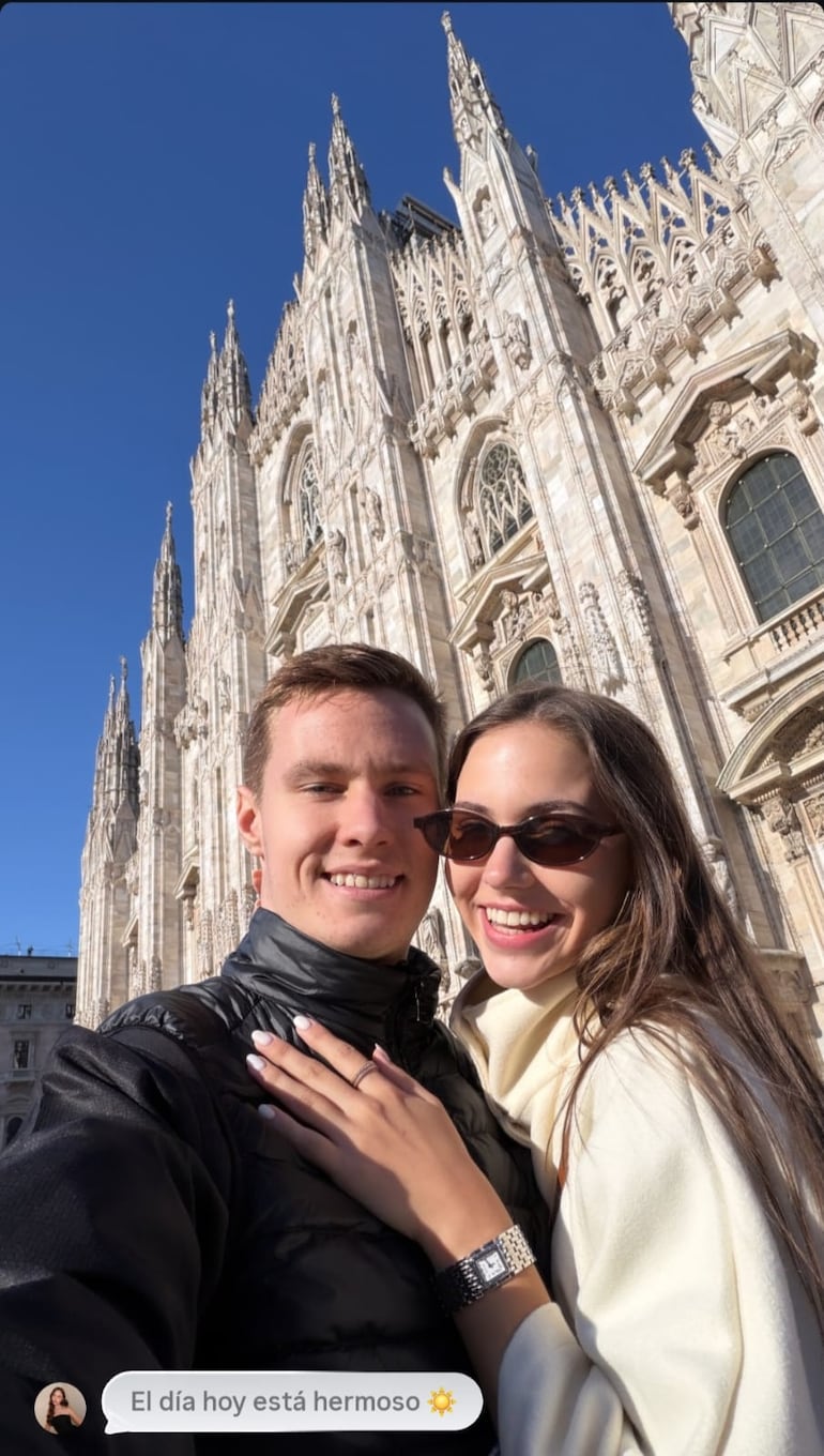 Anneke Rahn y Joshua Duerksen frente a la Catedral de Milán. (Captura de la historia de Instagram de Anneke Rahn)