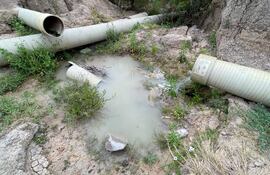 Cañerías proveídas por la empresa Otek y que están con problemas.