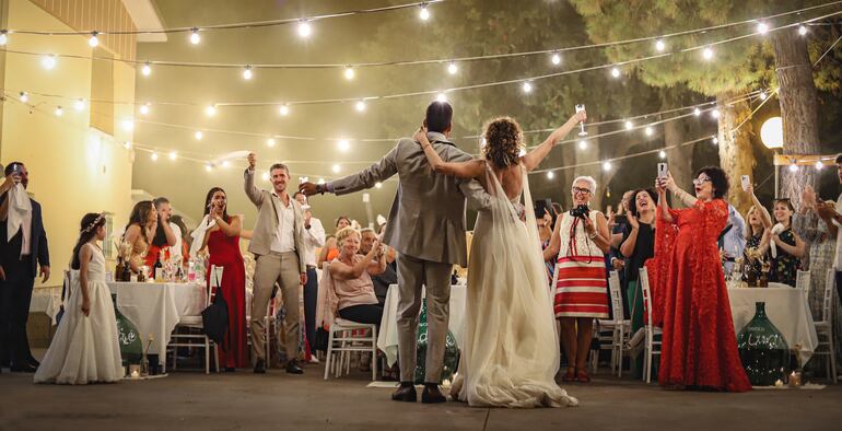 Salúd por el nuevo matrimonio.