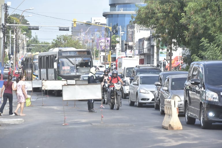 Agentes de la PMT intentaron ordenar el tránsito.