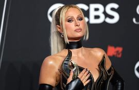 La modelo estadounidense Paris Hilton posando en la alfombra roja de los Premios MTV Video Music Awards (VMAs). (EFE/ Octavio Guzmán)