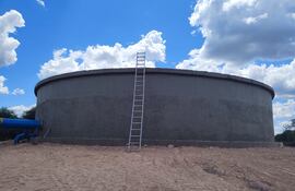 El reservorio posee capacidad de 1 millón de litros, está en desuso pese a su gran capacidad de almacenamiento.