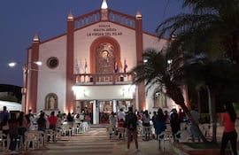 Cientos de personas participaron diariamente del novenario en la basílica Nuestra Señora del Pilar.