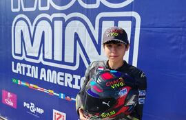 Oliver Cuevas, piloto paraguayo de 14 años.