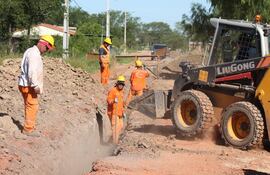 Los trabajos del alcantarillado sanitario se ejecutan en el barrio San Quintín de Pilar en el marco de la fase B de la defensa costera.