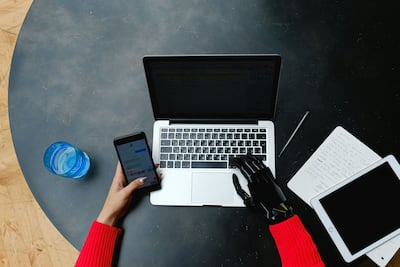 A lo largo de la historia, las transiciones productivas han provocado la obsolescencia de determinados perfiles dando paso a nuevas capacidades.