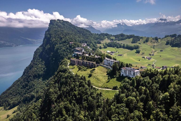 El resort de Bürgenstock, en Suiza, donde tendrá lugar desde mañana la cumbre sobre la guerra en Ucrania.