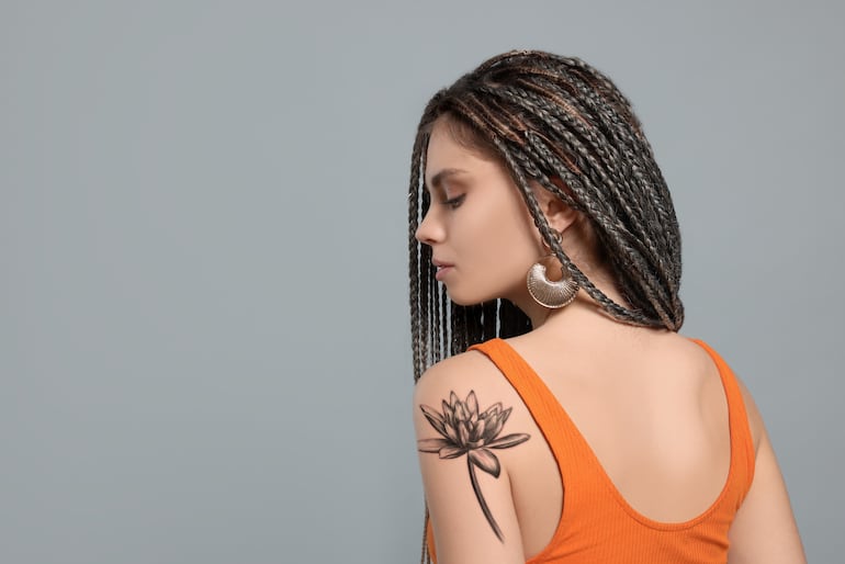 Mujer tatuada.