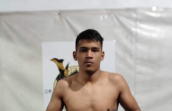 El joven boxeador paraguayo, Alejandro Benegas (la Bestia Benegas), se encuentra en Argentina para pelear por el cinturón Sudamericano y precisa de la ayuda de todo el país.