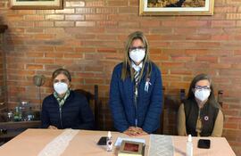 Las hijas del ex vicepresidente liberal Óscar Denis en una nueva conferencia de prensa llevada a cabo esta mañana.