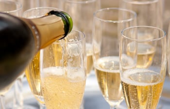 Si te sobra sidra del brindis del 24, podés usarla para creativos tragos el 25.