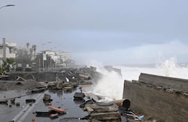 Zonas afectadas por el mal tiempo en el paseo marítimo de Santa Teresa di Riva, Sicilia, Italia, el 21 de enero de 2026. La tormenta Harry provocó fuertes inundaciones y daños generalizados en el Mediterráneo, afectando especialmente a Malta, Lipari, Córcega y Cataluña.