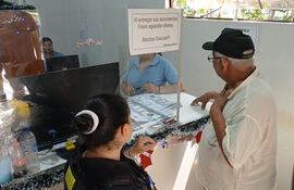 Masiva cantidad de contribuyentes acude a regularizar sus habilitaciones vehiculares.