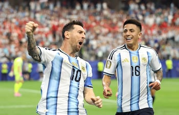 Lionel Messi de Argentina celebra tras anotar el primer gol de su equipo durante el partido del Grupo J de la Copa Mundial de la FIFA 2026 entre Argentina y Austria en el Dallas Stadium.
