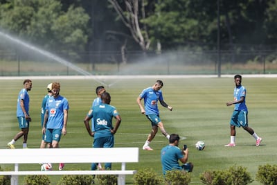 Jugadores de la selección brasileña durante el entrenamiento de este domingo en la sede Columbia Park en Morristown, New Jersey.
