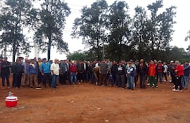 Productores de varios municipios se manifestaron frente a la planta industrial Cedipsa en el distrito de Guayaybí.
