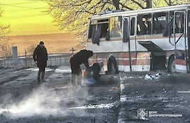 Las autoridades ucranianas cifraron este domingo en 12 muertos y 16 heridos, de los cuales nueve se hallan grave