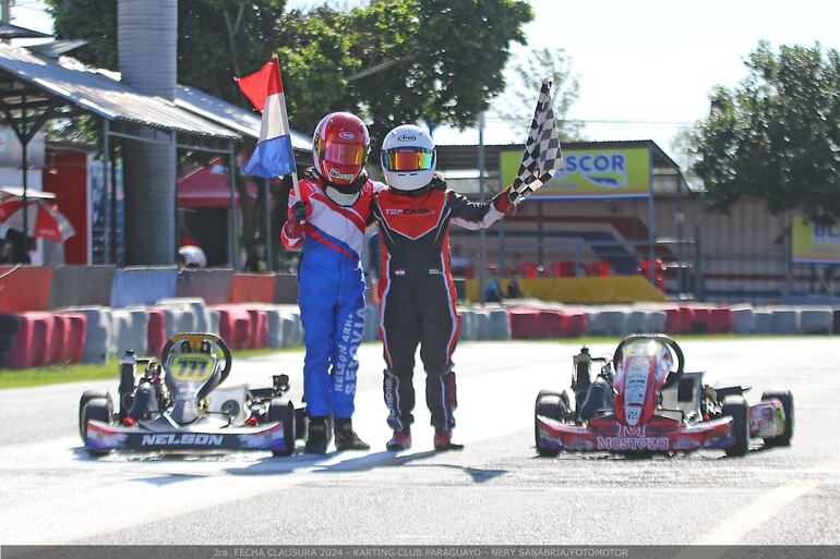 Sebastián Wasmosy (d) y Nelson Segovia (i), ganador y segundo en la categoría Rotax Micro Max.