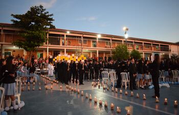 Celebran "Encuentro Familiar con el Espíritu Santo“ en escuela colegio Virgen Poderosa.