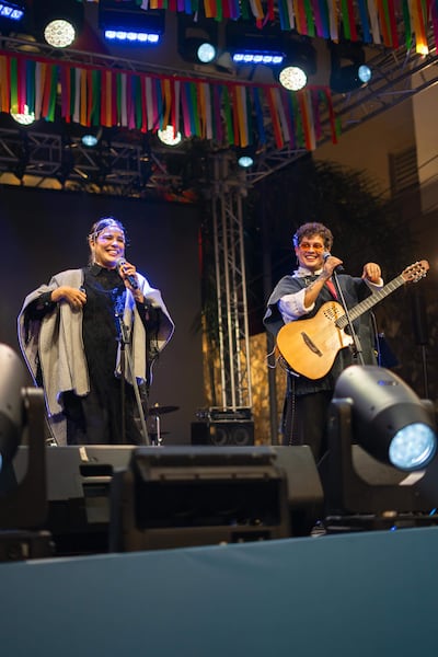 El talento de Purahéi Soul emocionó al público con una fusión vibrante de lo nuestro.