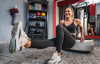 Existen diversas variantes de los entrenamientos por aceleración, una de las más utilizadas a nivel mundial por estrellas de cine y deportistas es la plataforma vibratoria o power plate.