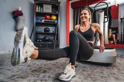 Existen diversas variantes de los entrenamientos por aceleración, una de las más utilizadas a nivel mundial por estrellas de cine y deportistas es la plataforma vibratoria o power plate.