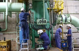 Mantenimiento de la U09A de la Central Hidroeléctrica Itaipú.