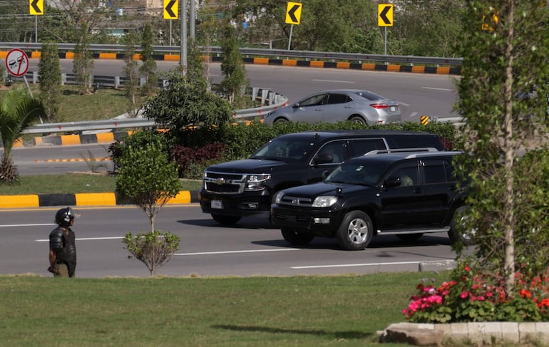 Pakistán recibe a las delegaciones de Estados Unidos e Irán en su base militar Nur Khan, en Islamabad.