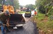 Los trabajos de bacheo se realizan en el barrio Buena Vista de Caacupé.