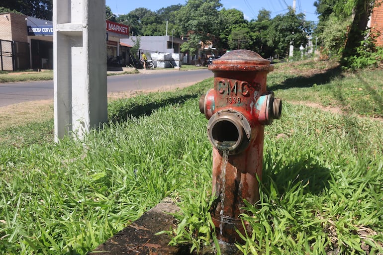La falta de hidrantes operativos en San Bernardino vuelve a generar alertas sobre el abandono del sistema de protección contra incendios.