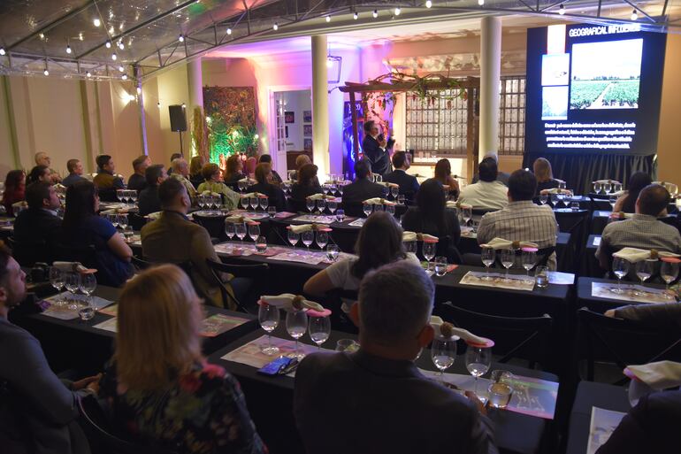 La noche de cata fue en la residencia de la embajada de Perú.