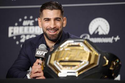 Ilia Topuria Bendeliani, destacado luchador de artes marciales mixto hispano–georgiano que compite en la actualidad en la división de peso ligero de la Ultimate Fighting Championship, UFC.