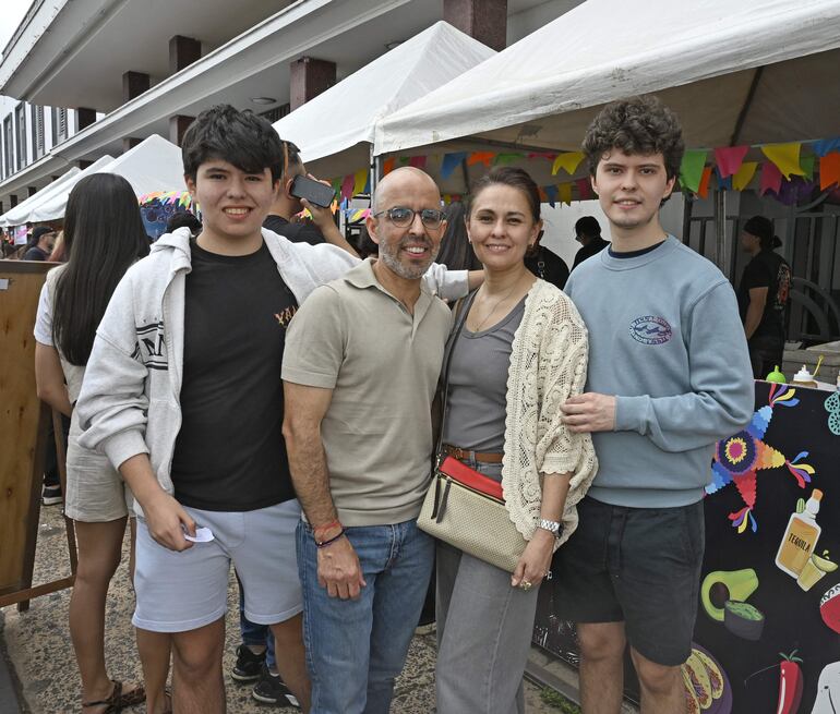 Familia de Carlos y Verónica Arévalo.