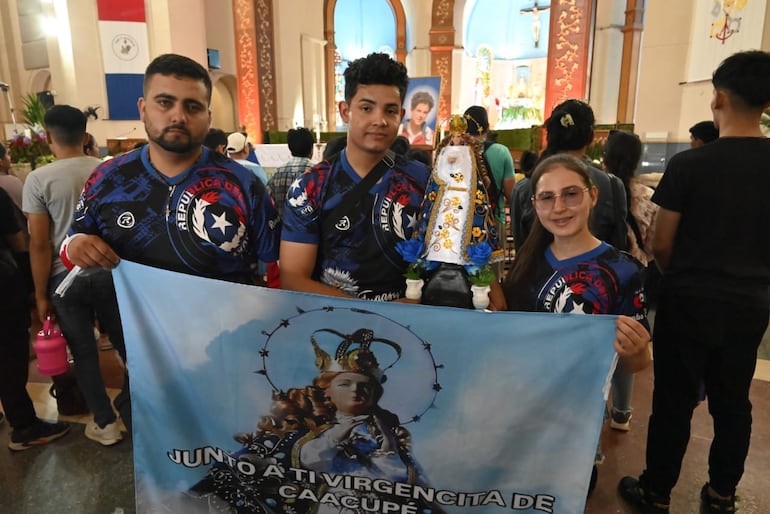 Integrantes de la caravana en moto desde el Alto Paraná "CDEgua".