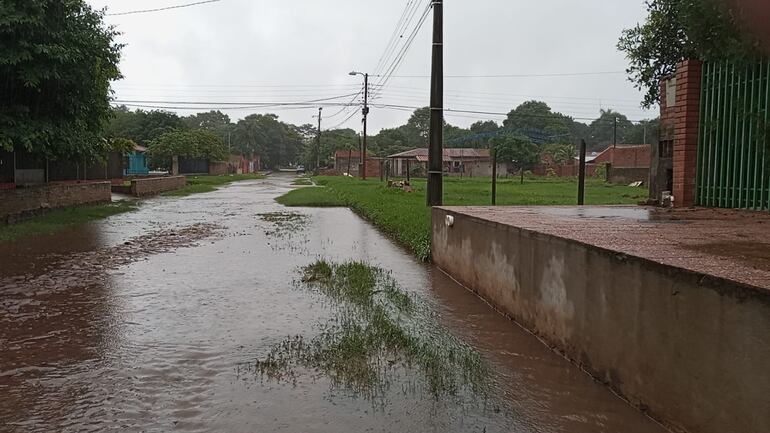 Casi la totalidad de las calles del barrio Tajasuapé se encuentra en esta situación.