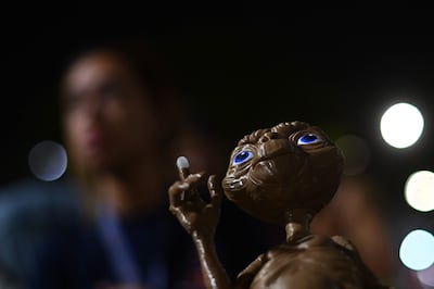 Un muñeco de E.T. el extraterrestre durante un eclipse (foto ilustrativa).