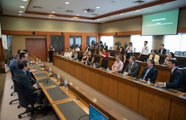 Firma de la fundación de Capadeco con las cuatro empresas dedicadas al desarrollo y comercio de créditos de carbono en el Paraguay.