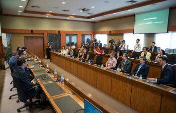 Firma de la fundación de Capadeco con las cuatro empresas dedicadas al desarrollo y comercio de créditos de carbono en el Paraguay.