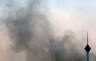 Humo sobre Teherán, Irán, luego de un bombardeo israelí el pasado miércoles.