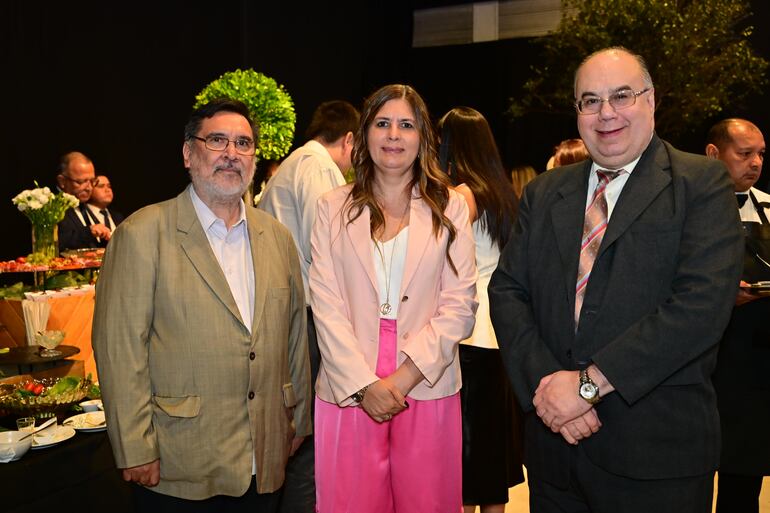 Dr. Elvio Bueno, Dra Diana Yuruhan y Prof. Dr. Rafael Figueredo.
