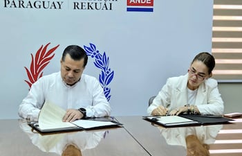 Firma de acuerdo entre ANDE y Senadis.