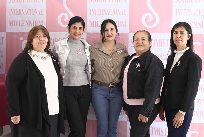 Mirna Fernández, Nancy Gaona, Catalina Fernández, Soraya Gómez y Lilian Giani. 
