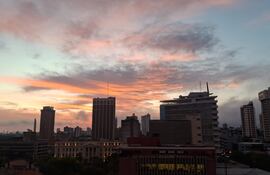 Amanecer en el centro de Asunción.